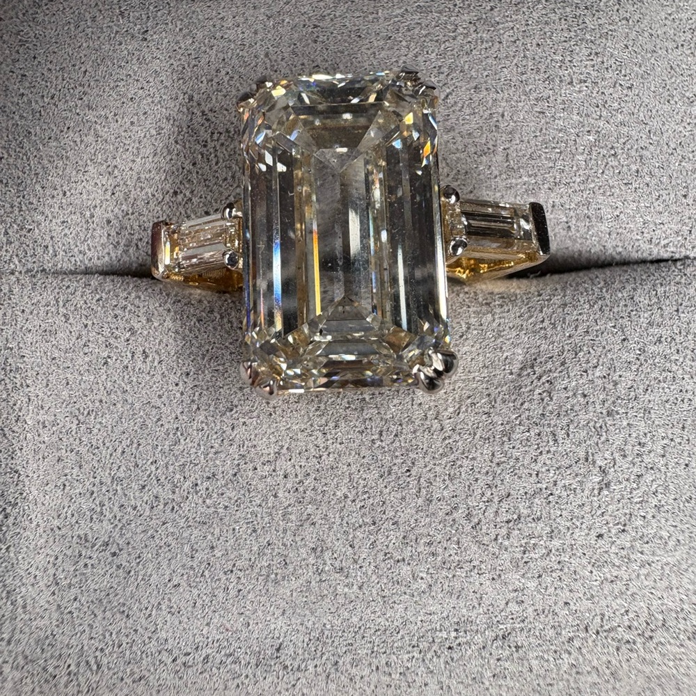 10.04ct Emerald Cut Lab Grown Diamond Ring – IGI Certified – Size 6.5 18k White - Picture 9 of 16